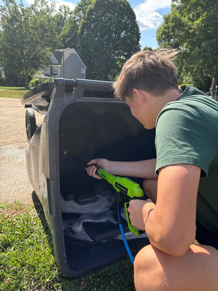Trash Bin Cleaning